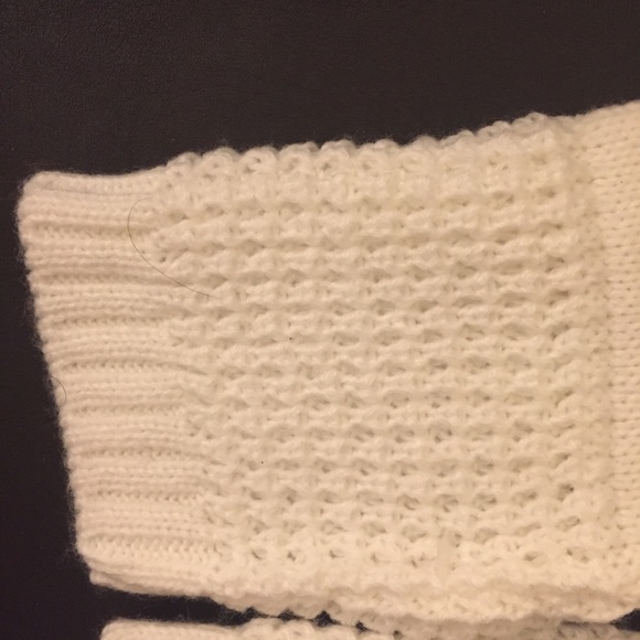 Calvin Klein Tech Friendly Off White Knit Gloves One Size - Picture 5 of 6